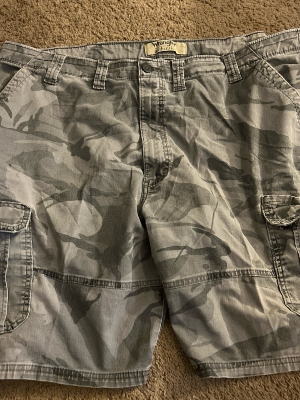 Wrangler Men's Gray Camouflage Cargo Shorts